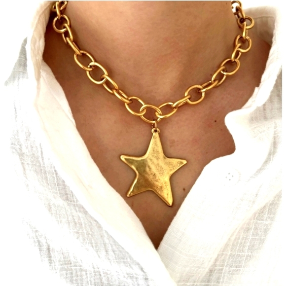 💛🔹️Camila Coelho🔹️beautiful Viral SHINY STAR medallion pendant 18" Necklace - Picture 4 of 9